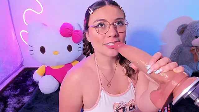 CassieBigass_ Adlı Modelin Canlı XXX Sohbeti