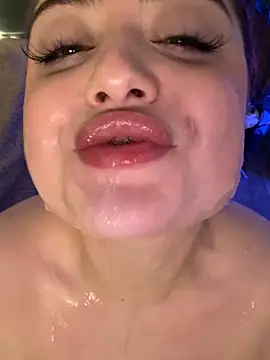 KellyMoors: онлайн-секс-чат