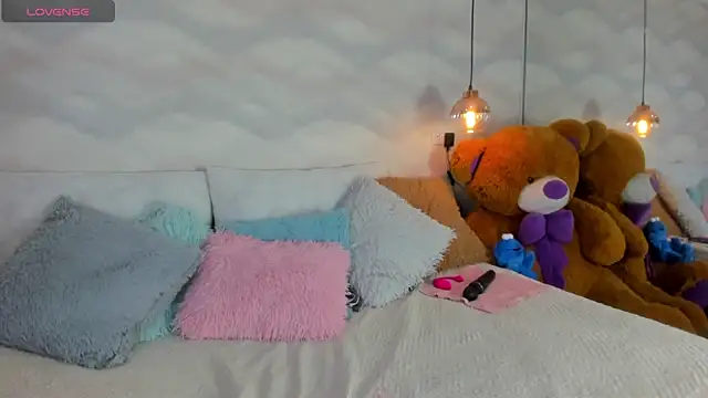 Show de tiarha_18 na webcam