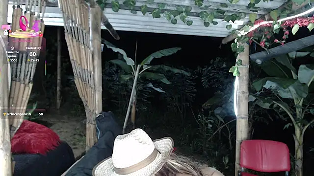 esmeralda_li élő XXX-chatje