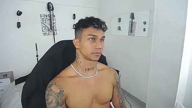 Leonard_Price: онлайн-секс-чат