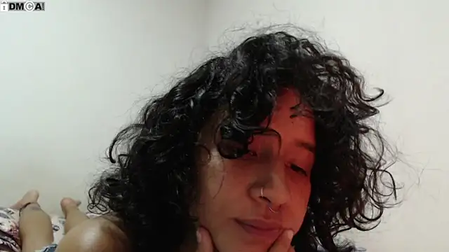 AlinaWoolf_ 现场XXX聊天