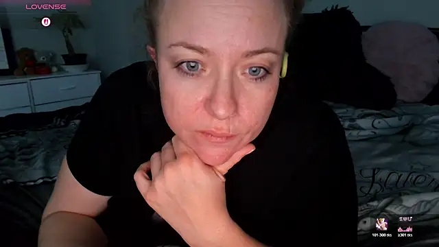 julimonroe Show in webcam