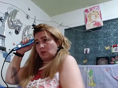 Perla1981-- Adlı Modelin Canlı XXX Sohbeti