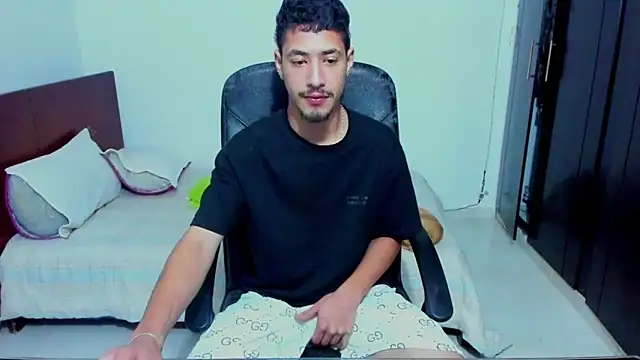 Chat XXX en directo de Chandler_ken