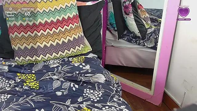 EbonyCoWorker: διαδικτυακό σόου στην κάμερα