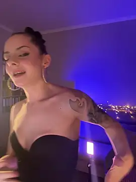 bigJuicyPussy Pertunjukan Webcam