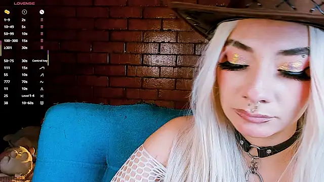 Онлайн чат XXX Annycolin_