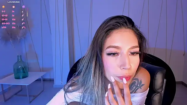 TaraLawrence: онлайн-секс-чат