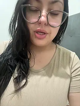 MileyGia élő XXX-chatje