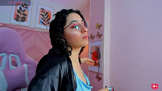 Chat XXX en directo de DemiJones_