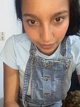 Eve_Ritz Adlı Modelin Canlı XXX Sohbeti