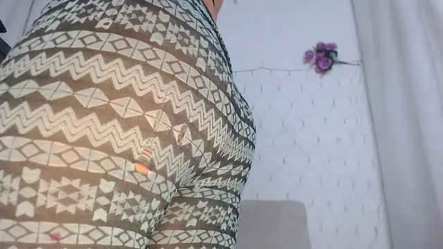 ValeriaHairy élő XXX-chatje