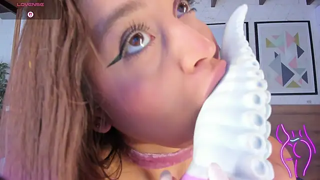 MiaKay1's Live XXX Chat