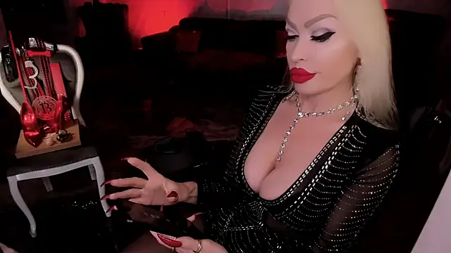 FinDomGod Chat XXX in diretta