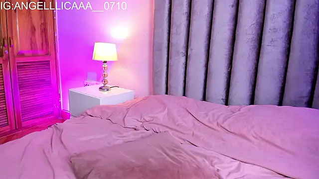 Little_Angelica18 élő XXX-chatje