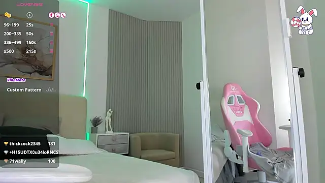 Chatroom XXX en direct de VirginChloe