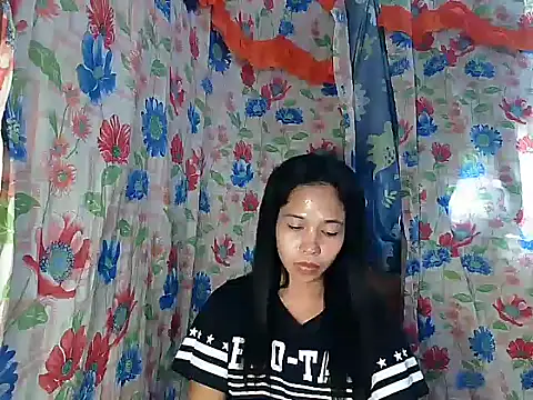 PinaySkinnyGirl Adlı Modelin Canlı XXX Sohbeti