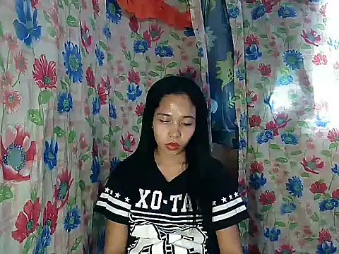 PinaySkinnyGirl élő XXX-chatje
