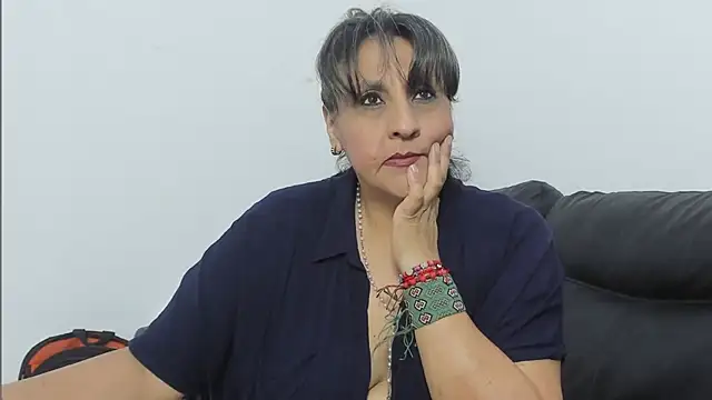 merlyna_goldens live XXX chat