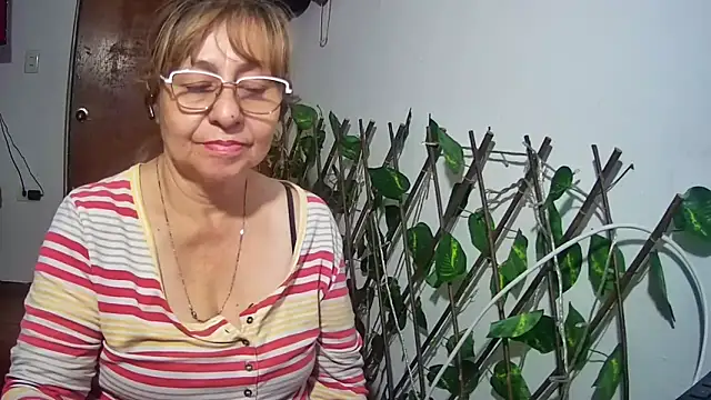 nicoltatiana_ Adlı Modelin Canlı XXX Sohbeti