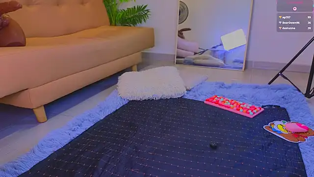 Isa__Blanc élő XXX-chatje