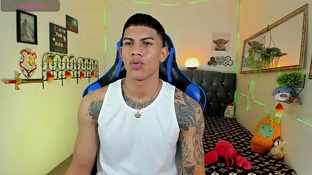 Damian_latinxxx: онлайн-секс-чат