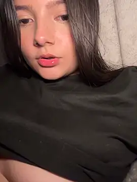 EmmiiGlow Adlı Modelin Web Kamerası Şovu