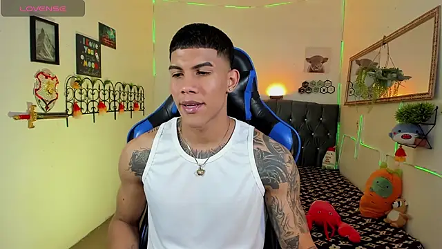 Damian_latinxxx: онлайн-секс-чат