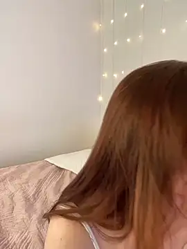 MiaPlombirのライブXXXチャット