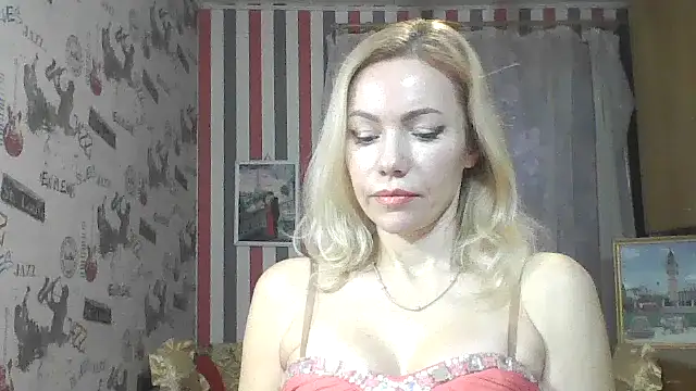 XXX chat uživo modela Amoretta