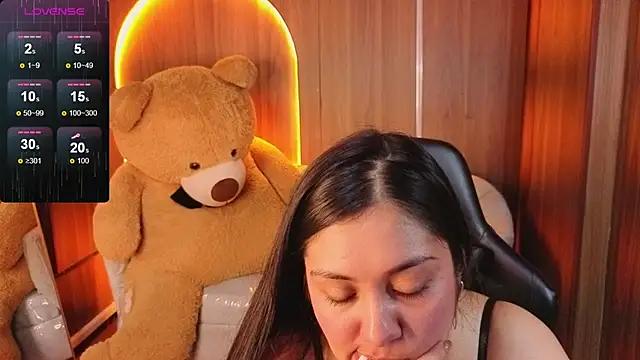 Ivony18_b Adlı Modelin Canlı XXX Sohbeti