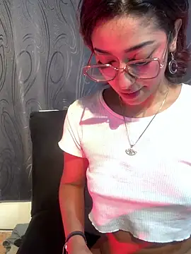 LilithMonette Adlı Modelin Canlı XXX Sohbeti