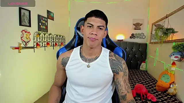 Damian_latinxxx: онлайн-секс-чат