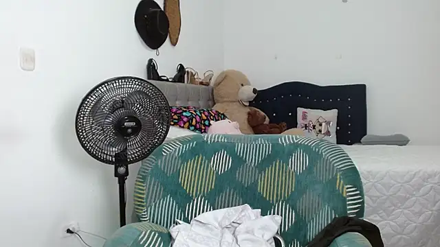 Sexy_Lia_ Adlı Modelin Canlı XXX Sohbeti