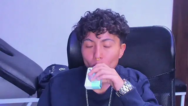 Chatroom XXX en direct de Im_Mathias