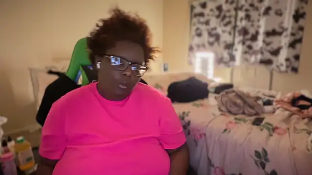 -Yagurlwest Chat XXX in diretta