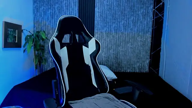 Mike_0233_ Chat XXX in diretta