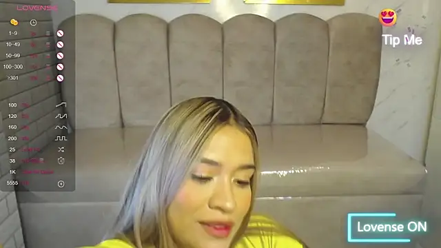 _Charlotte_v Adlı Modelin Canlı XXX Sohbeti