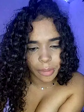 Luna_Rishii élő XXX-chatje