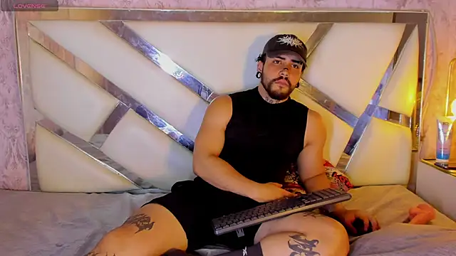 Benny_and_Mark Chat XXX in diretta