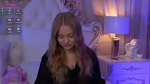 MollyHilton Chat XXX in diretta