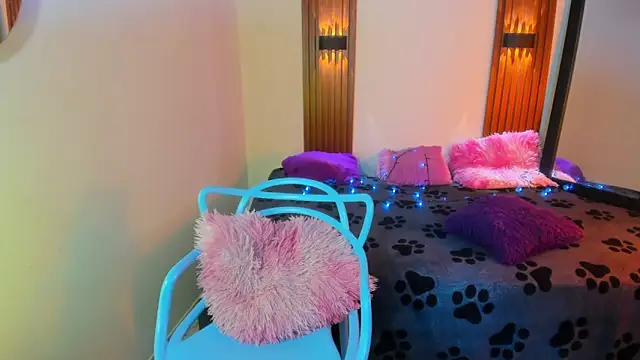 Pokazy przed kamerką – khloe21