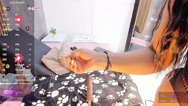 LauraSaenz01のライブXXXチャット