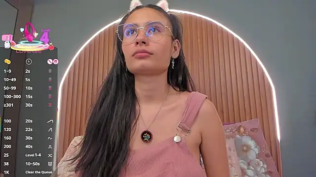 NayeCloud élő XXX-chatje