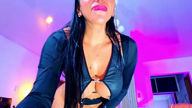 SQUIRT4UMEGAN Adlı Modelin Canlı XXX Sohbeti