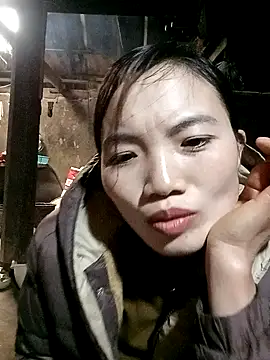 ngan-cute Adlı Modelin Canlı XXX Sohbeti