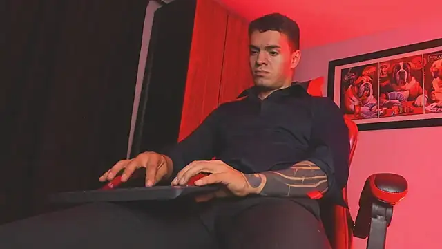 XXX chat uživo modela ALPHA_DOMINUS_