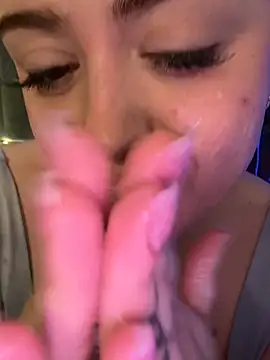 KellyMoors Adlı Modelin Canlı XXX Sohbeti