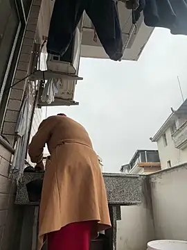 daaqnn: διαδικτυακό σόου στην κάμερα